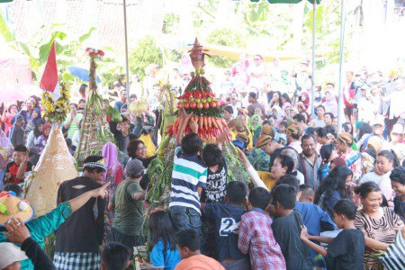 20170515 Perebutan Gunungan